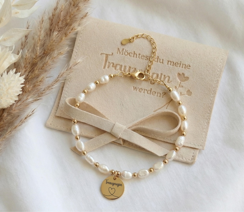 Personalisiertes Trauzeugin Armband aus echten Perlen–Hochzeitsgeschenk–Geschenk mit Gravur zur Hochzeit-Trauzeugin/Beste Freundin Geschenk